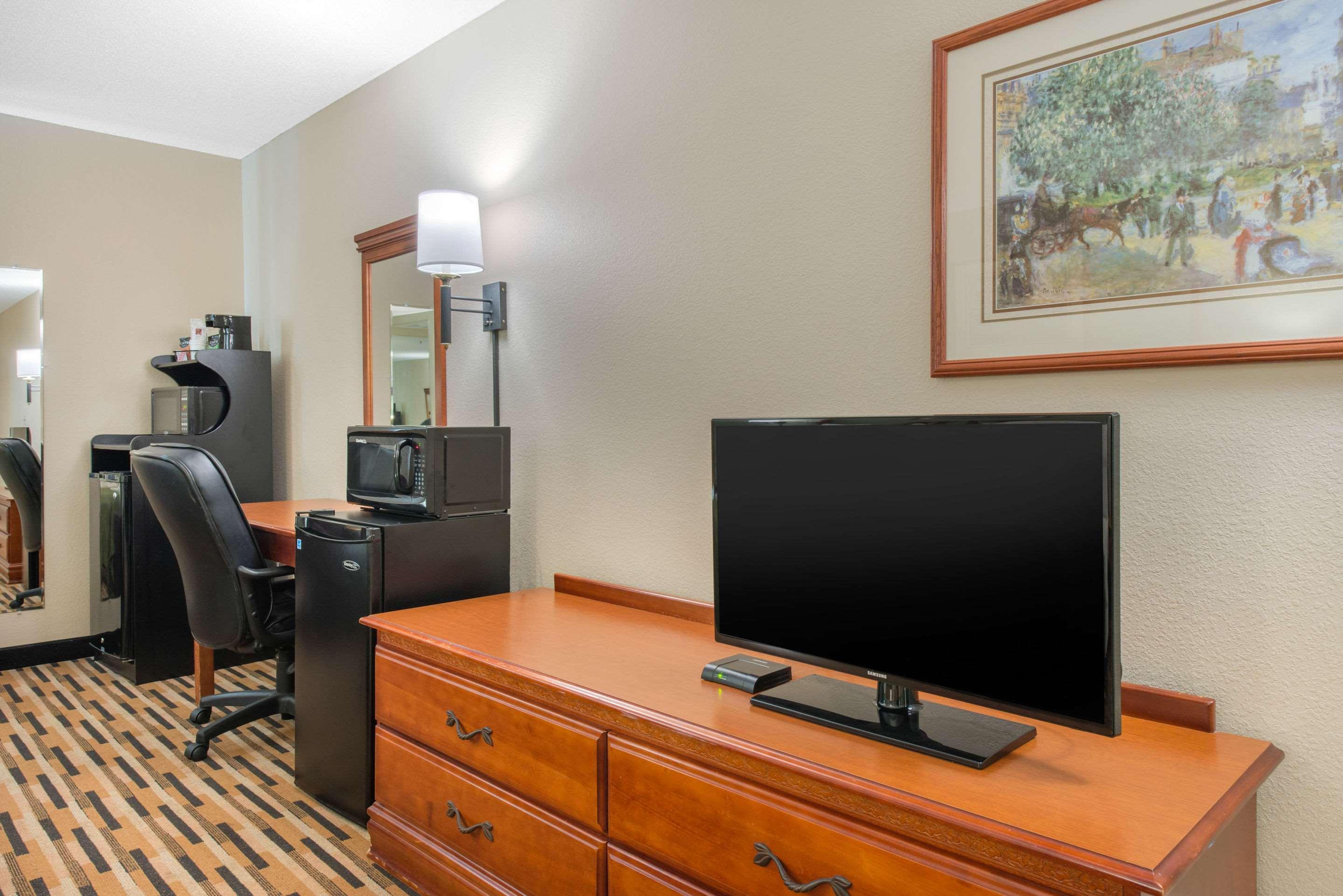 Baymont By Wyndham Port Wentworth Hotel Ngoại thất bức ảnh
